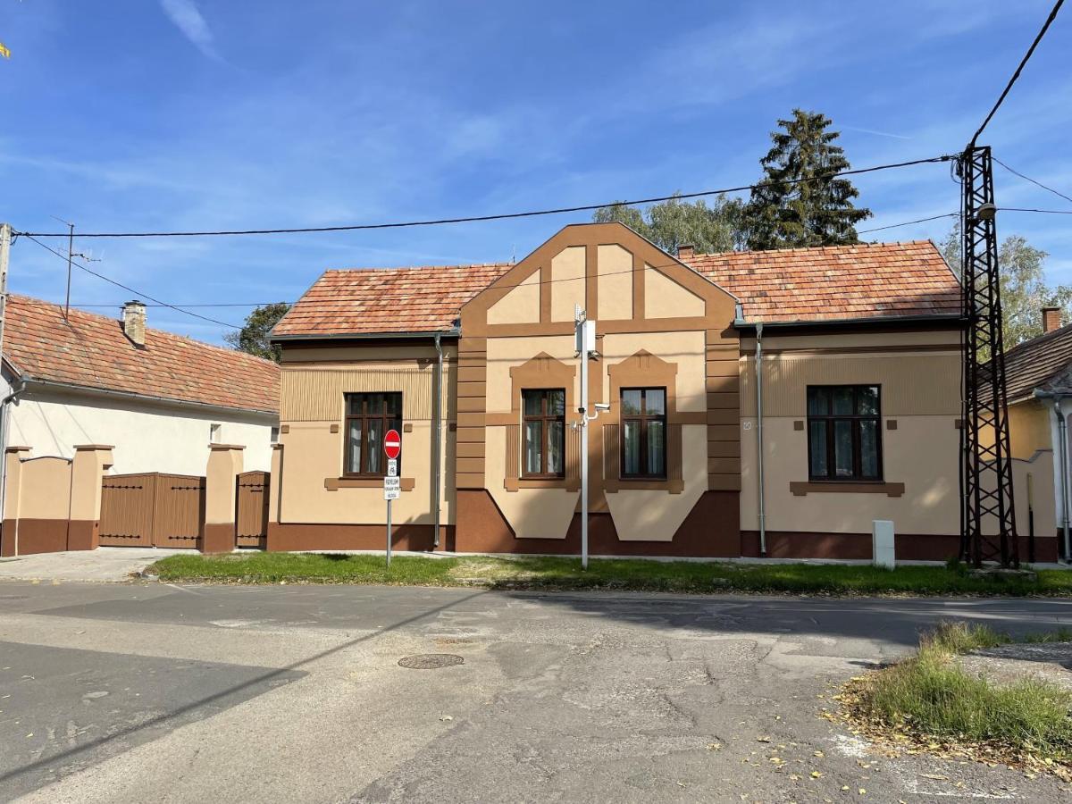 Kovács Apartmanház Kiskunhalas Esterno foto